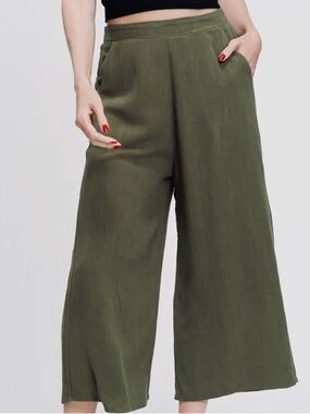 Jolie Olive/ green Culottes cropped Pants, elastic waistband, side pockets NWOT